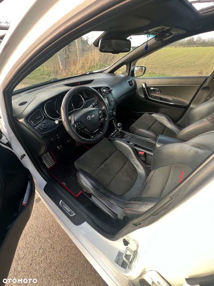 Kia Ceed 1.6 T-GDI GT - 23