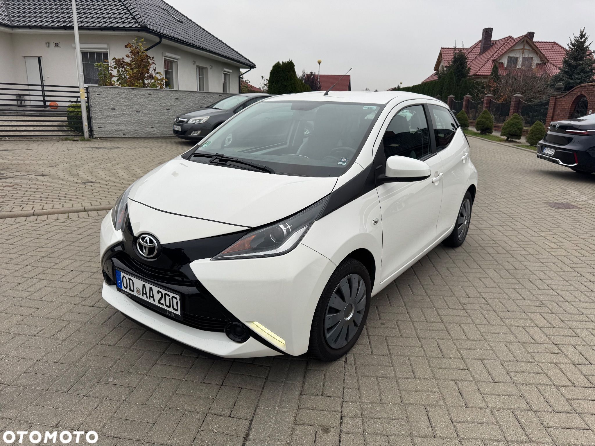 Toyota Aygo x-play - 1