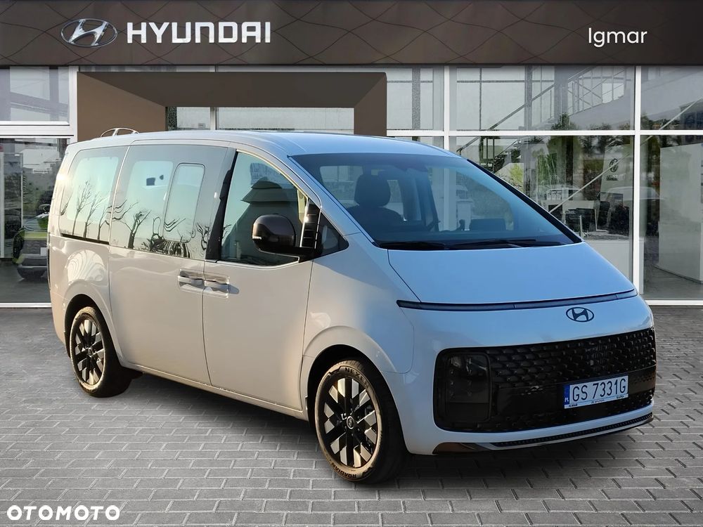 Hyundai Staria 1.6 T-GDI HEV Luxury - 7