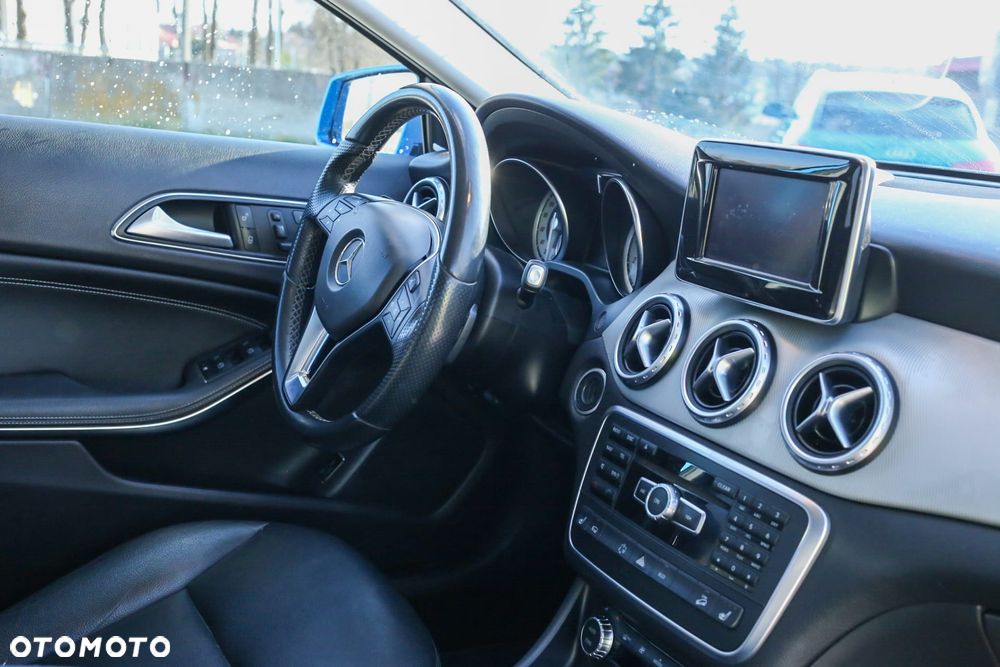Mercedes-Benz GLA 250 4Matic 7G-DCT SCORE - 10