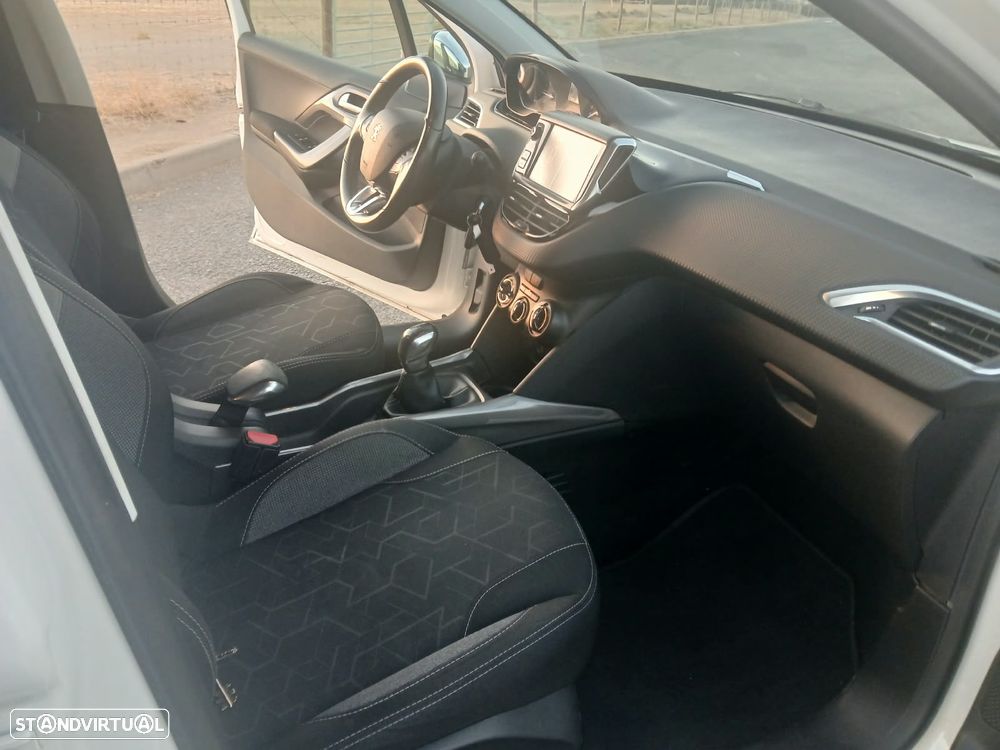 Peugeot 2008 1.2 PureTech Style - 16