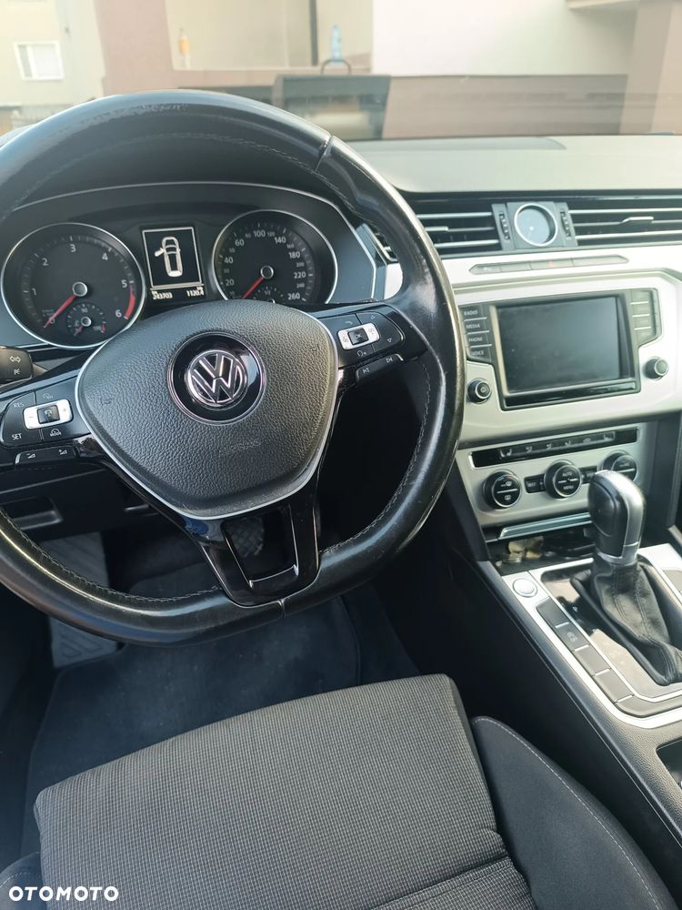 Volkswagen Passat - 8
