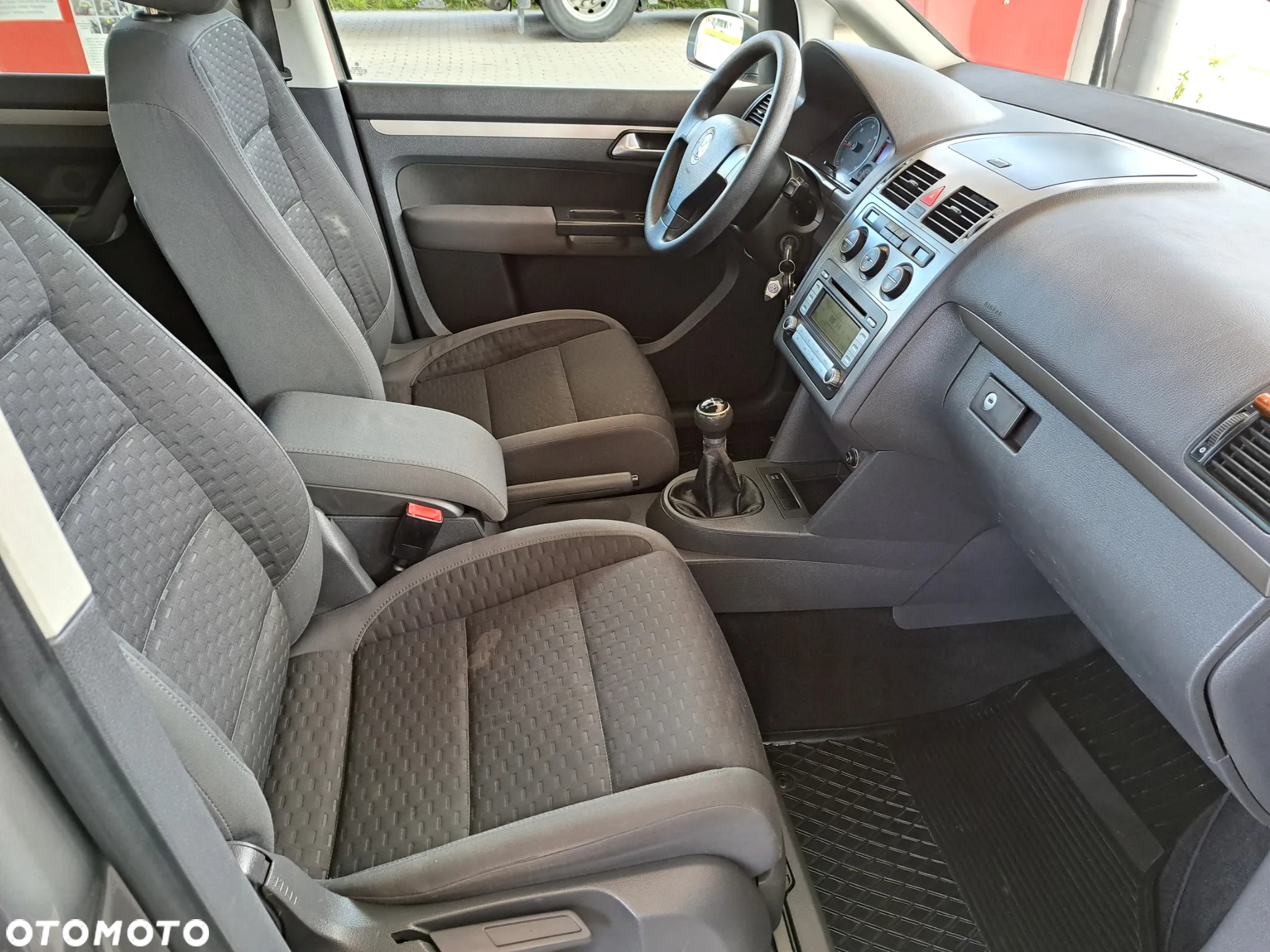 Volkswagen Touran - 18