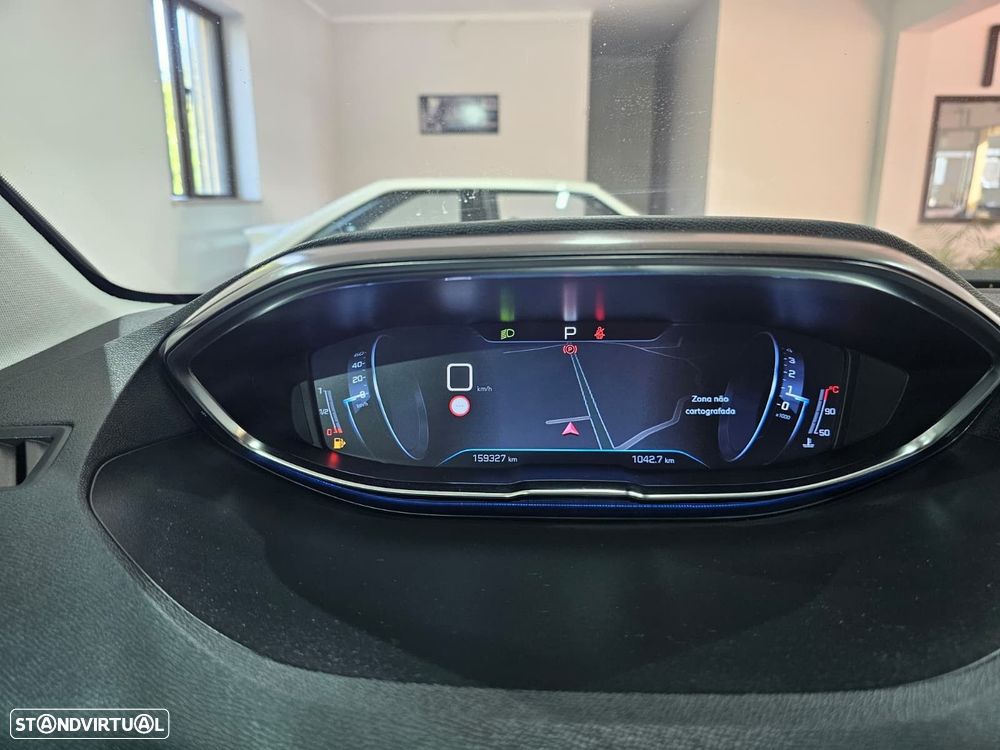 Peugeot 5008 1.5 BlueHDi Allure Pack EAT8 - 26