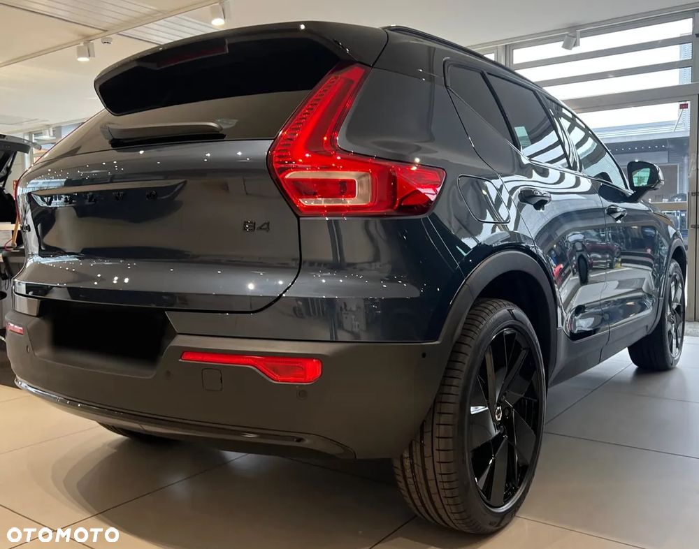 Volvo XC 40 B4 B DKG Ultra Black Edition - 11