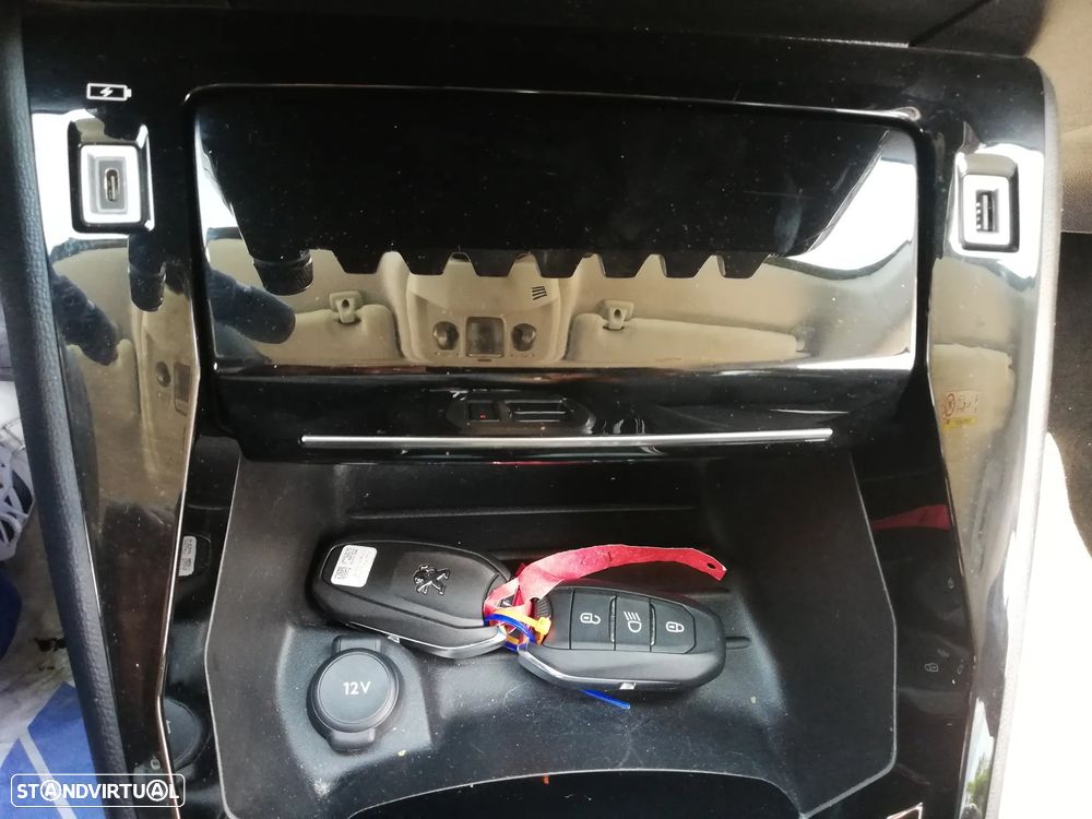 Peugeot e-208 Allure Pack - 17
