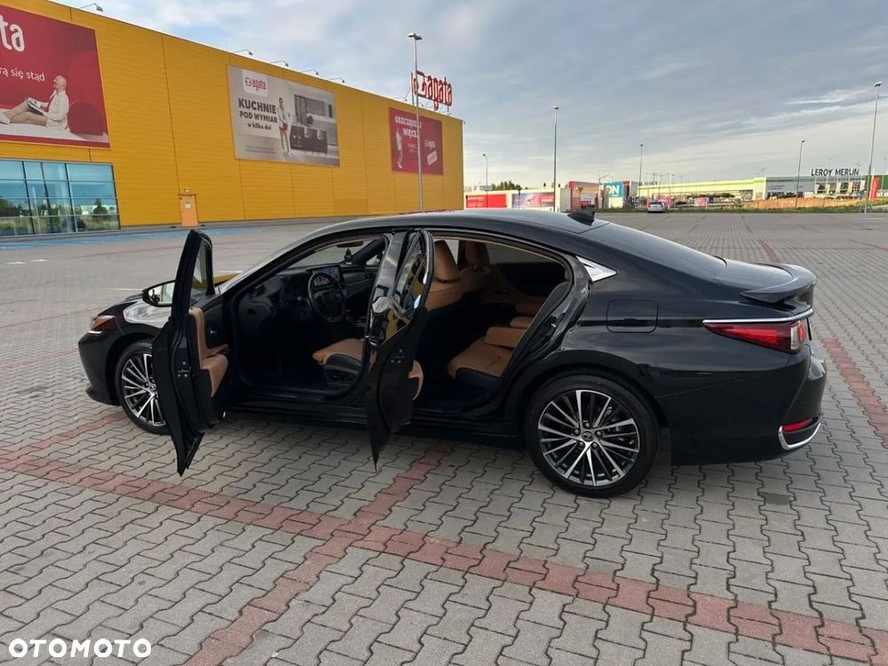 Lexus ES - 4