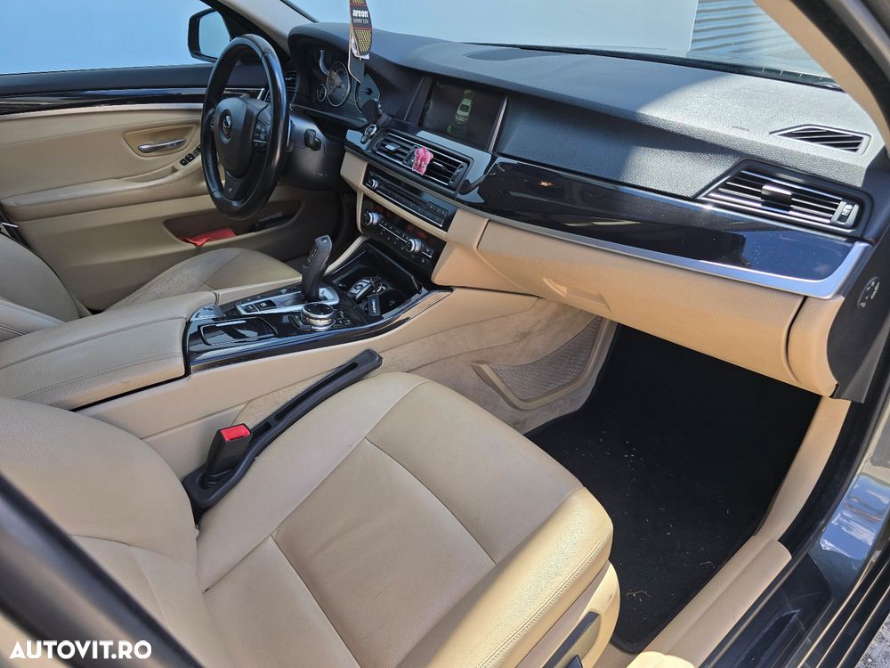 BMW Seria 5 520d xDrive - 14
