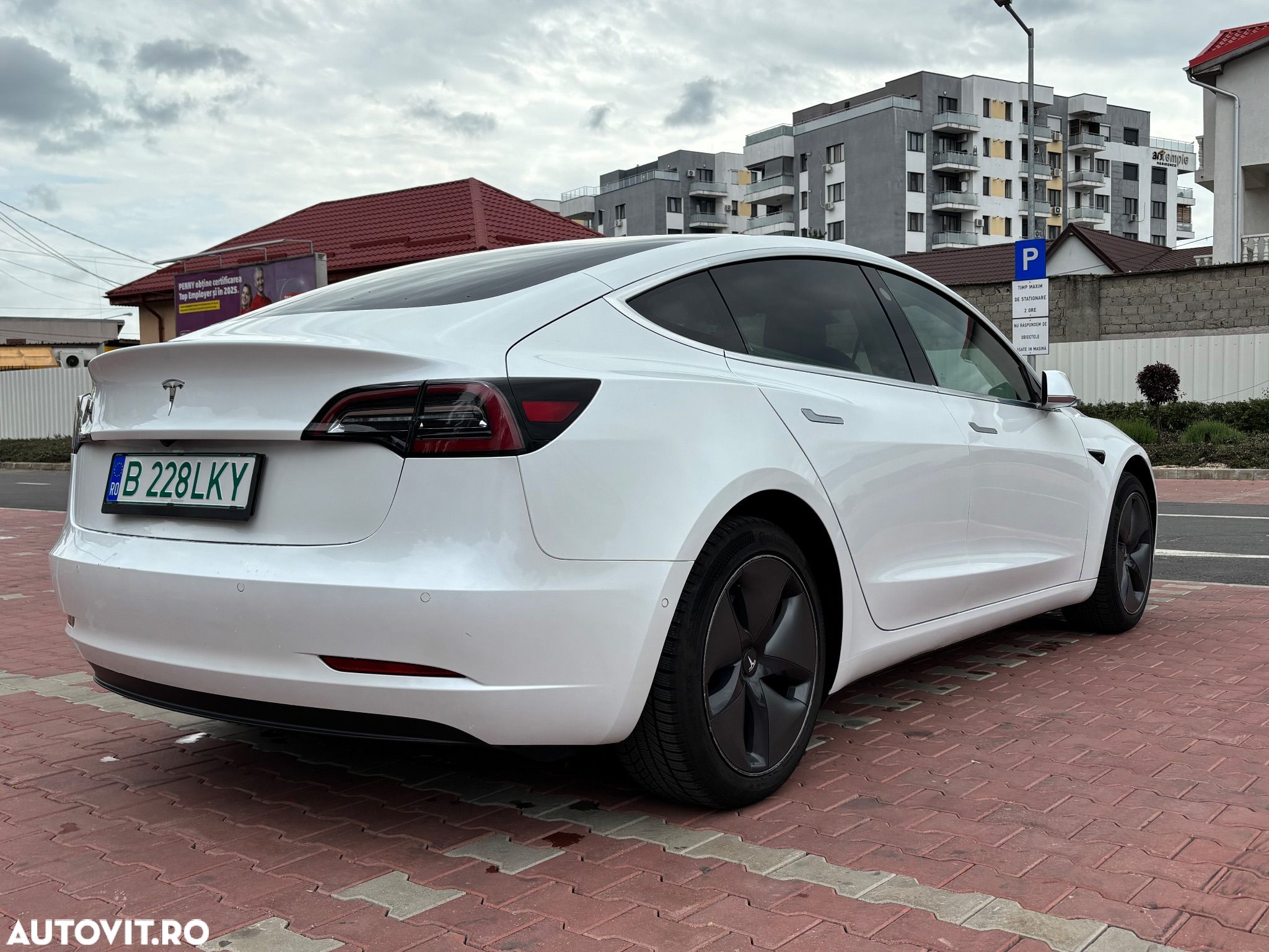 Tesla Model 3 - 3