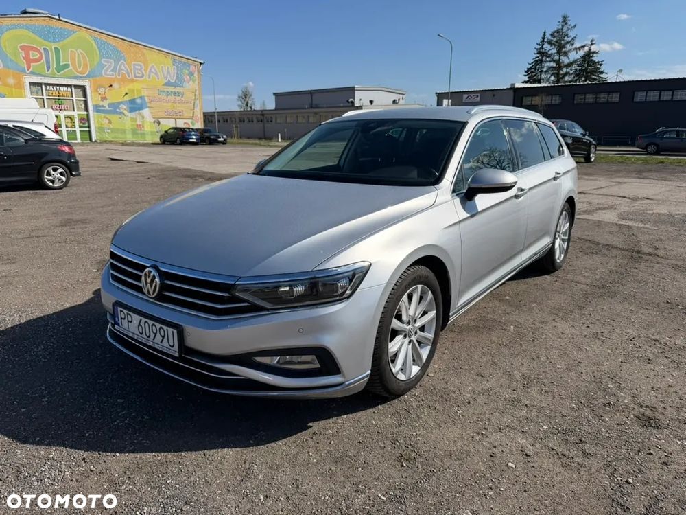 Volkswagen Passat - 1