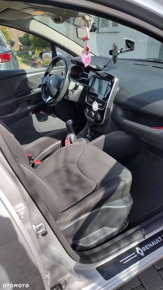 Renault Clio 1.2 16V 75 Life - 9