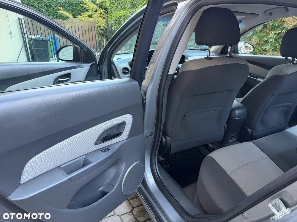 Chevrolet Cruze 1.6 LS - 14
