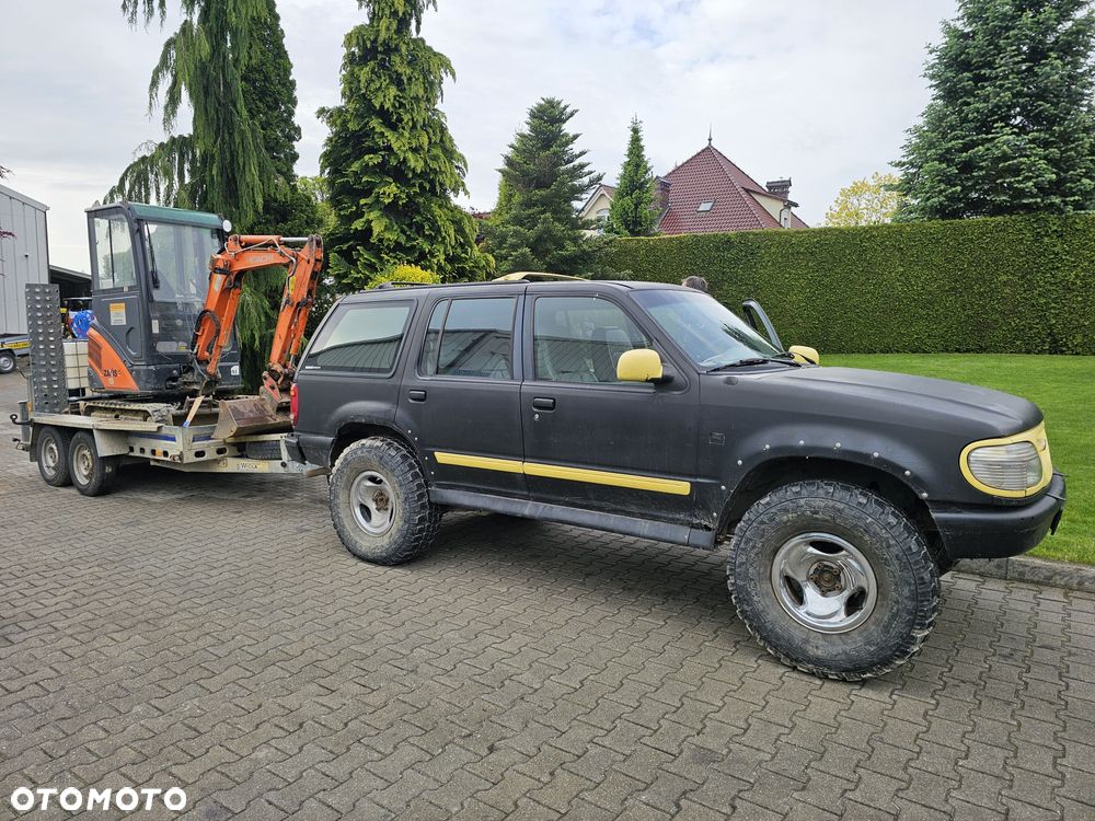 Ford Explorer - 1
