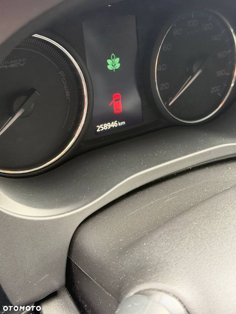 Mitsubishi Outlander Instyle NAVI + - 14