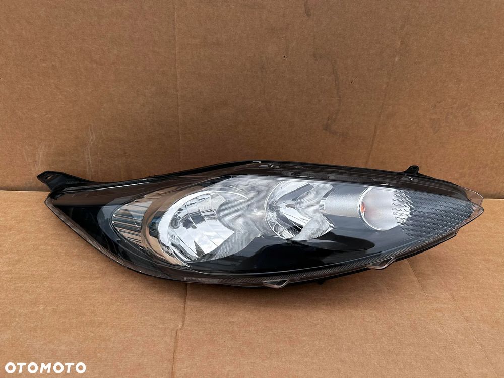Ford Fiesta MK7 VII 8A6113W029 2008-2013 REFLEKTOR LAMPA PRZÓD PRAWA REFLEKTOR PRAWY DARMOWA WYSYŁKA