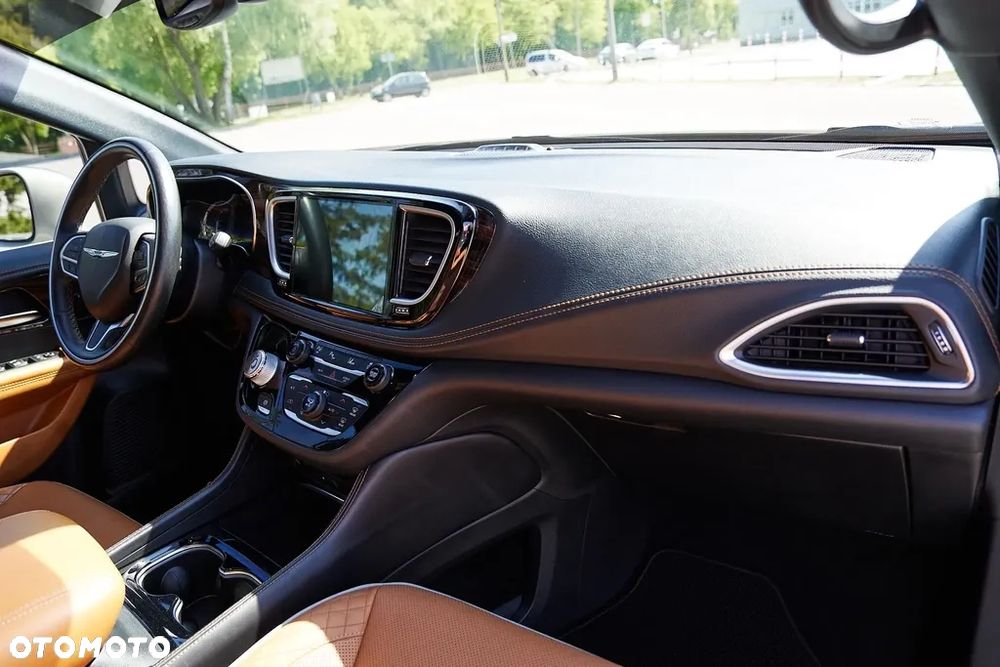 Chrysler Pacifica - 13