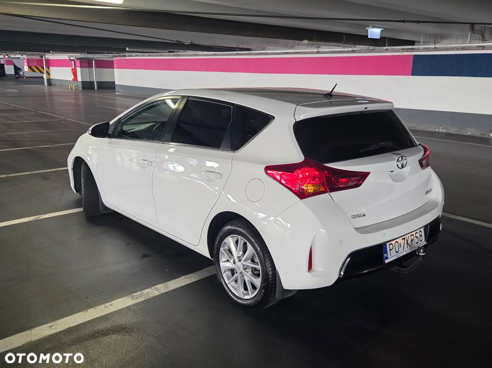 Toyota Auris 1.6 Premium + - 10