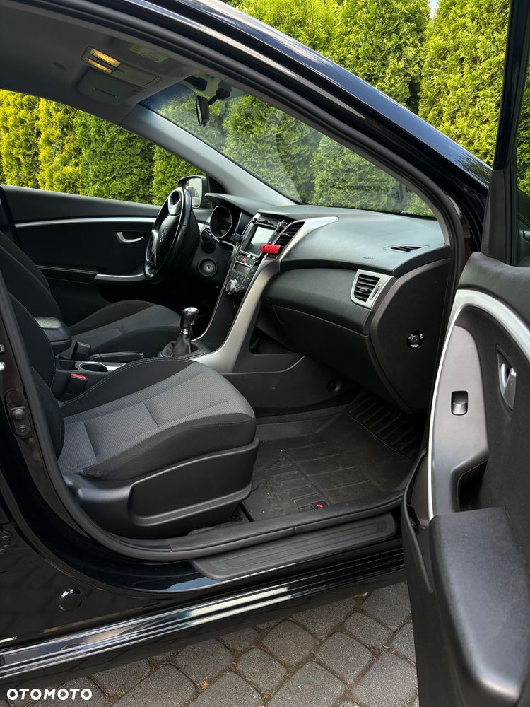 Hyundai i30 blue 1.6 CRDi Style - 16