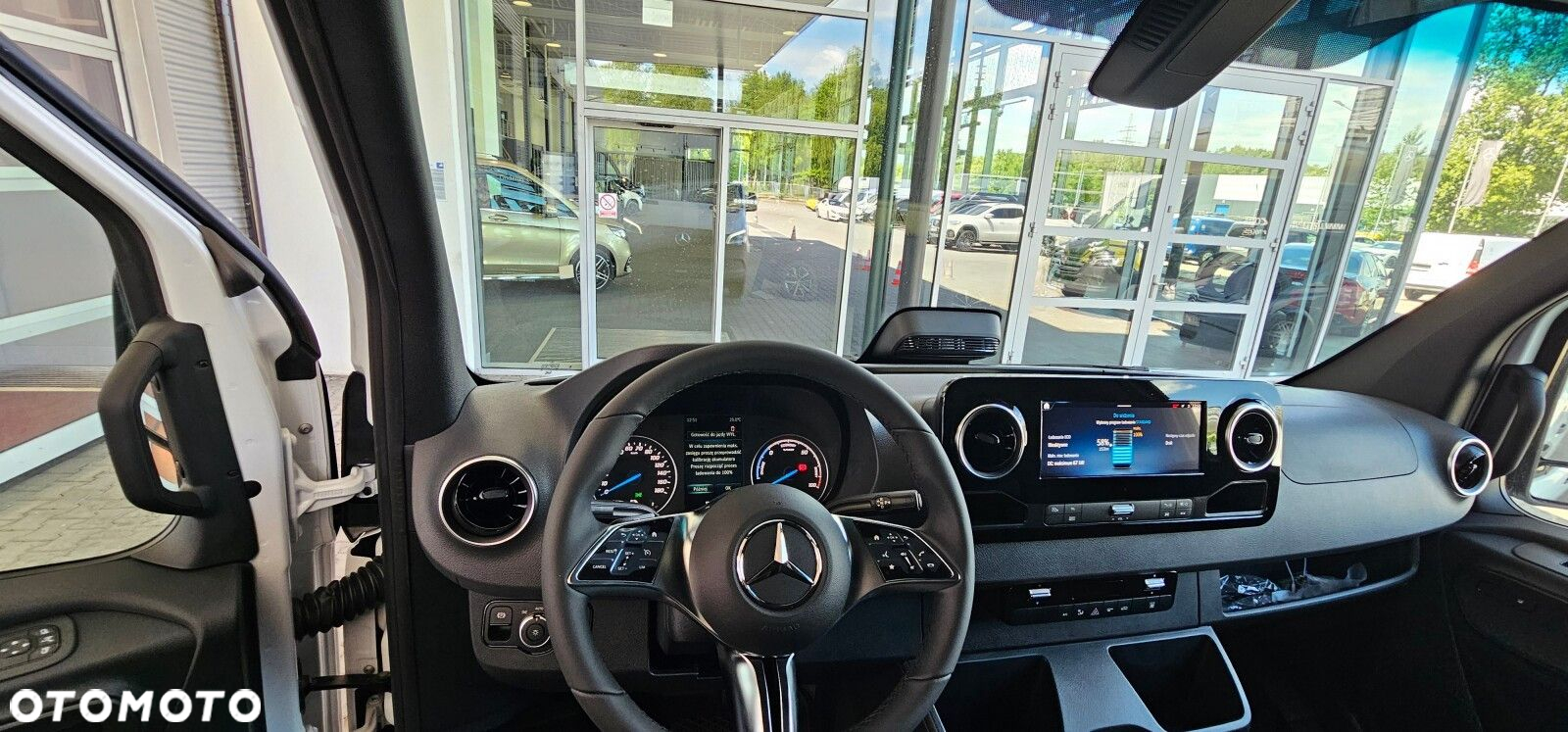 Mercedes-Benz Sprinter eSprinter 320 furgon długi PRO - 4