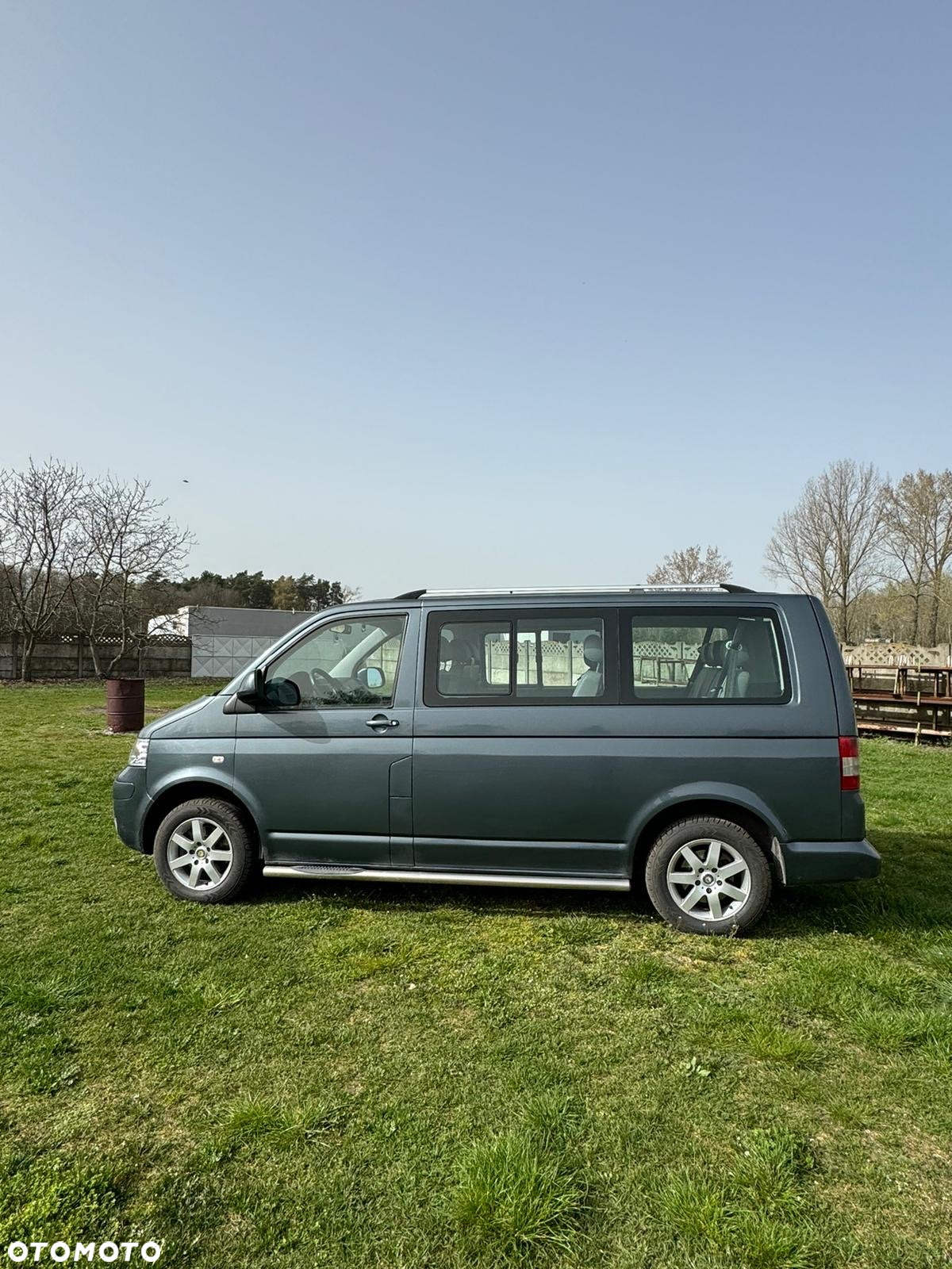 Volkswagen Caravelle - 2