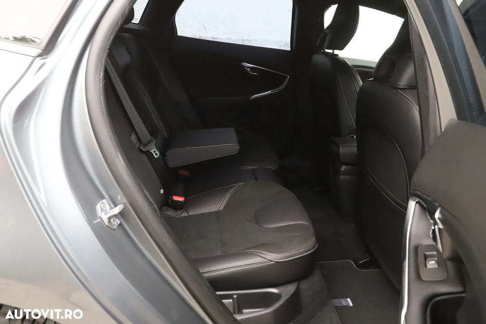 Volvo V40 D3 Geartronic RDesign - 8