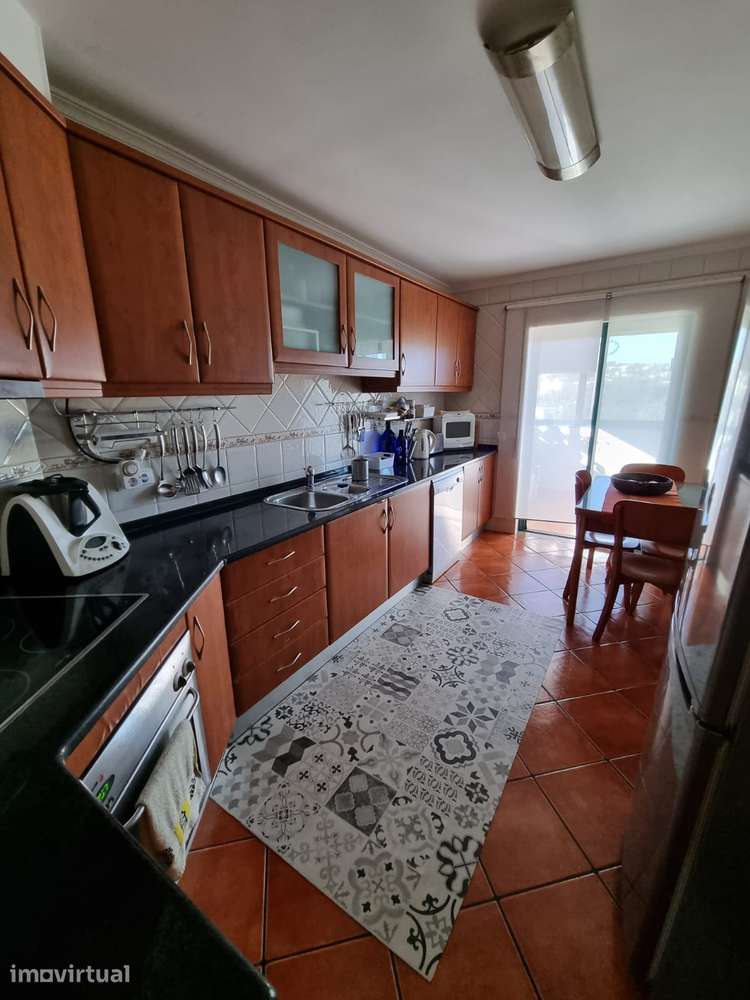 Apartamento T3 com 2 casas de banho, lugar de estacionamento e garagem - Grande imagem: 4/19