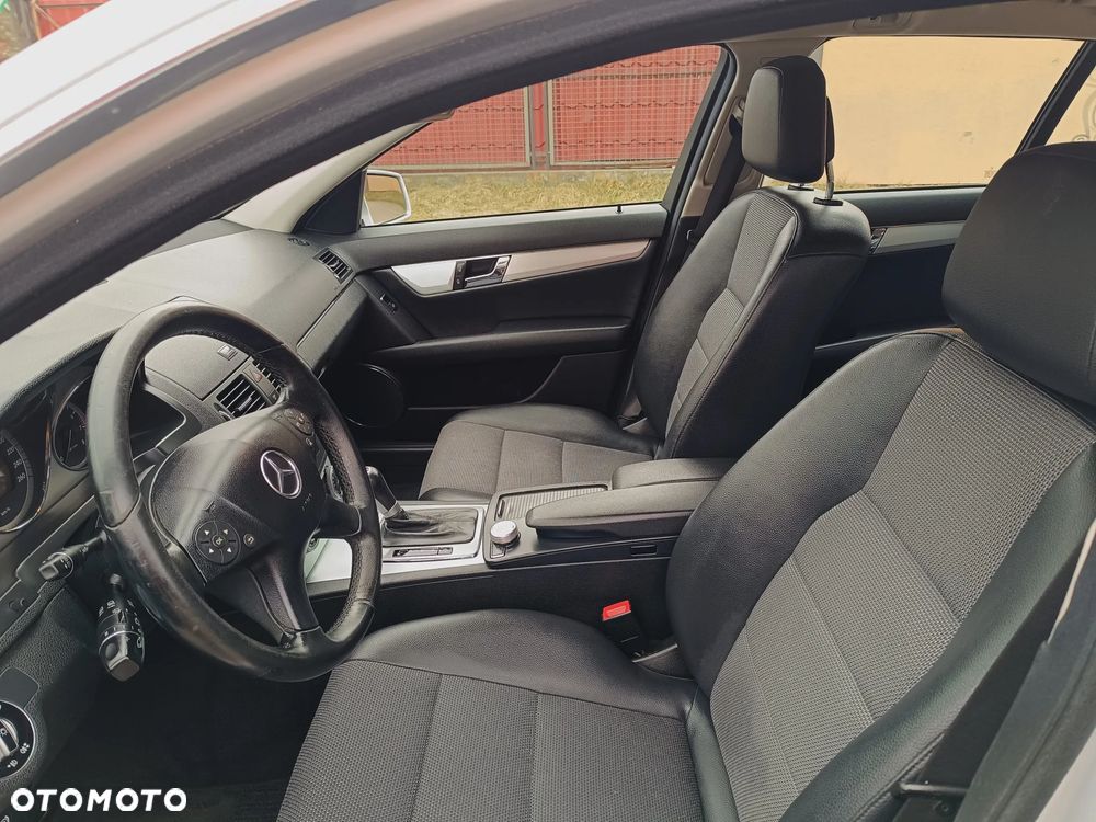 Mercedes-Benz Klasa C 250 CGI Automatik BlueEFFICIENCY Avantgarde - 9
