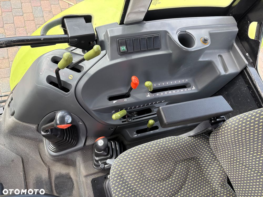 Claas Axos 310 + ładowacz - 10