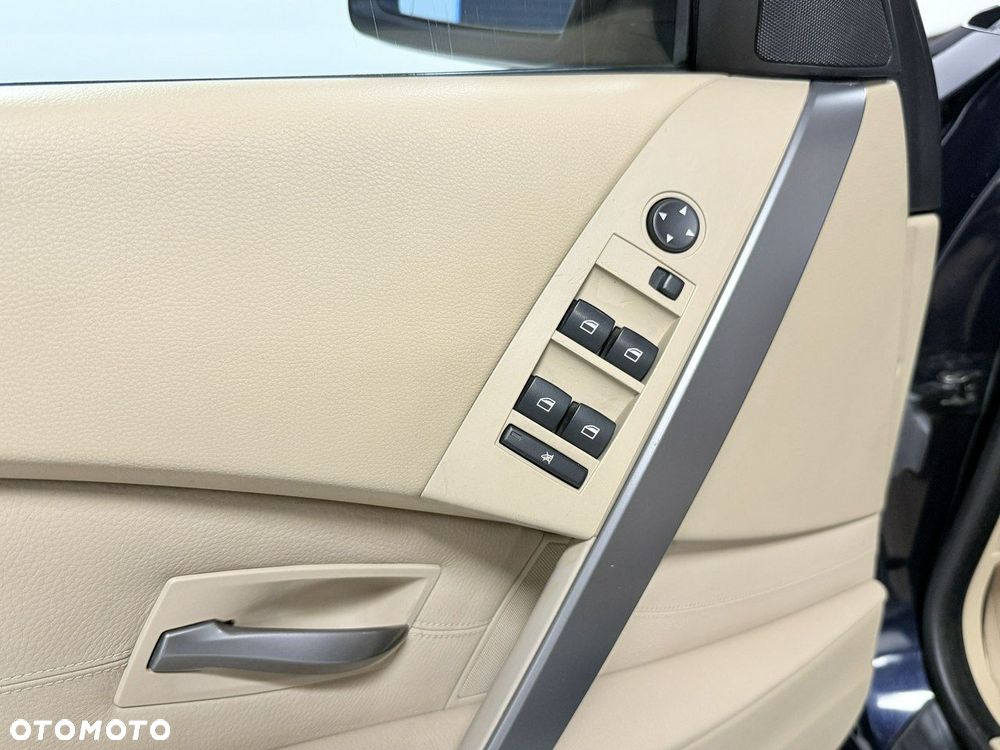 BMW Seria 5 525i Touring - 35