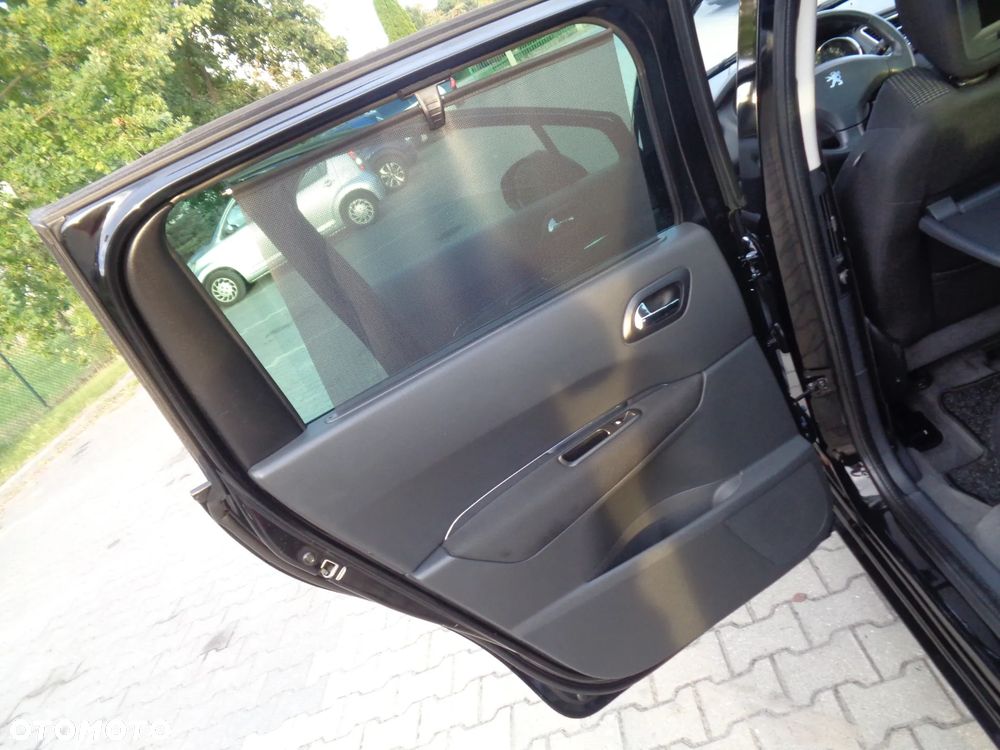 Peugeot 5008 HDI FAP 150 Family - 24