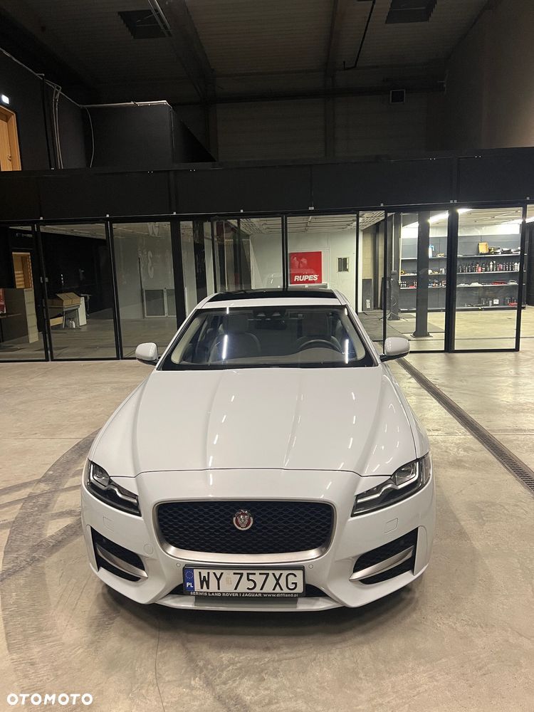 Jaguar XF 2.0 T R-Sport - 10