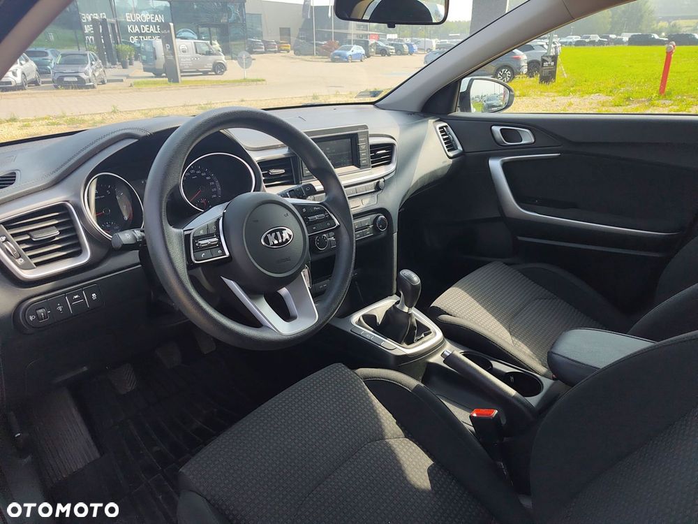 Kia Ceed - 10