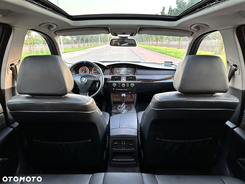 BMW Seria 5 525d - 34