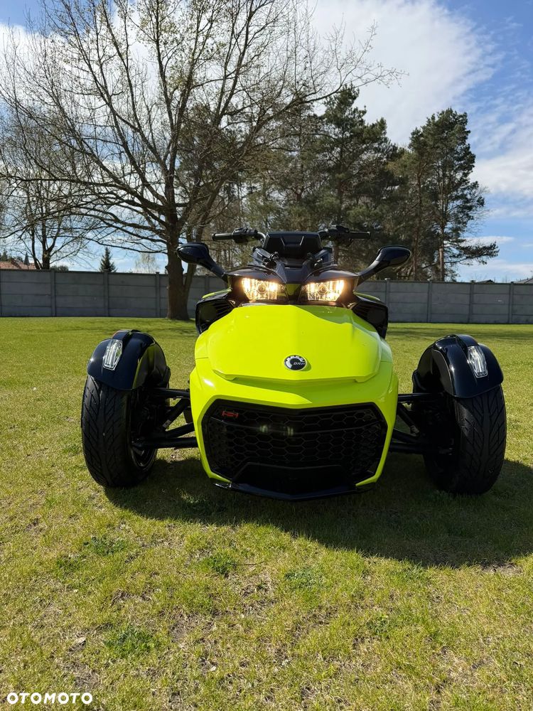 Can-Am Spyder - 14