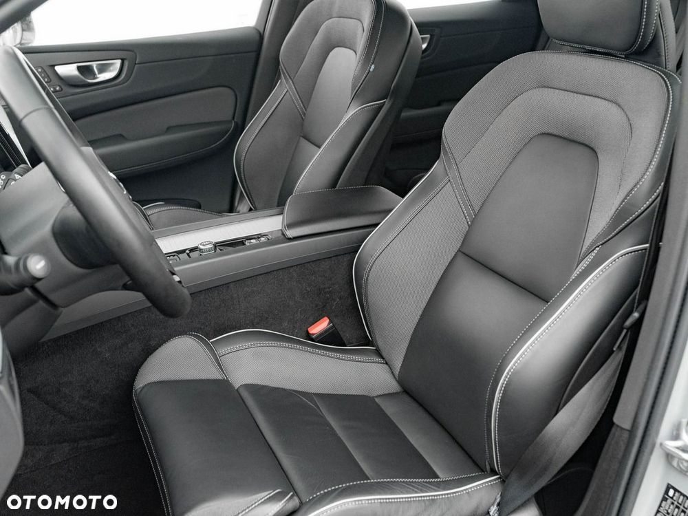 Volvo XC 60 B4 B Plus Dark - 15