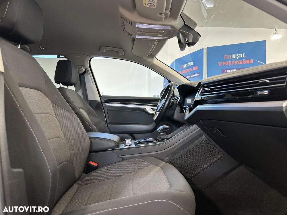 Volkswagen Touareg - 11