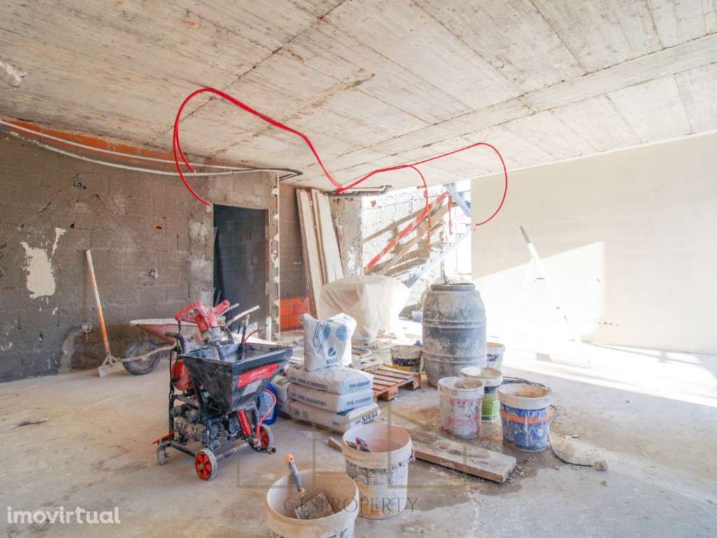 Moradia T4 Geminada com piscina na Sobreda - Grande imagem: 4/41