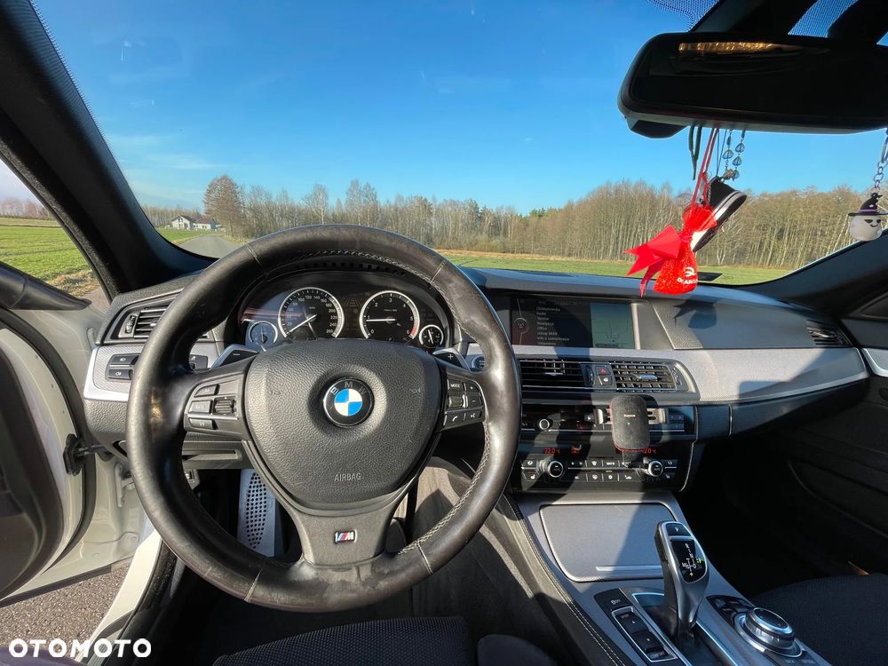 BMW Seria 5 525d xDrive Sport-Aut - 9