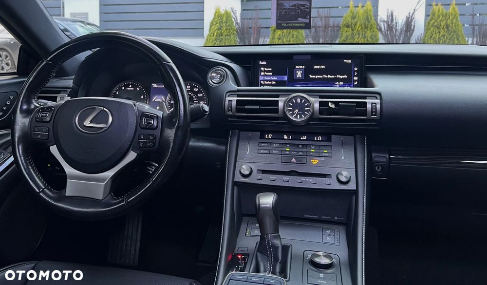 Lexus RC 200t / 300 Prestige - 16