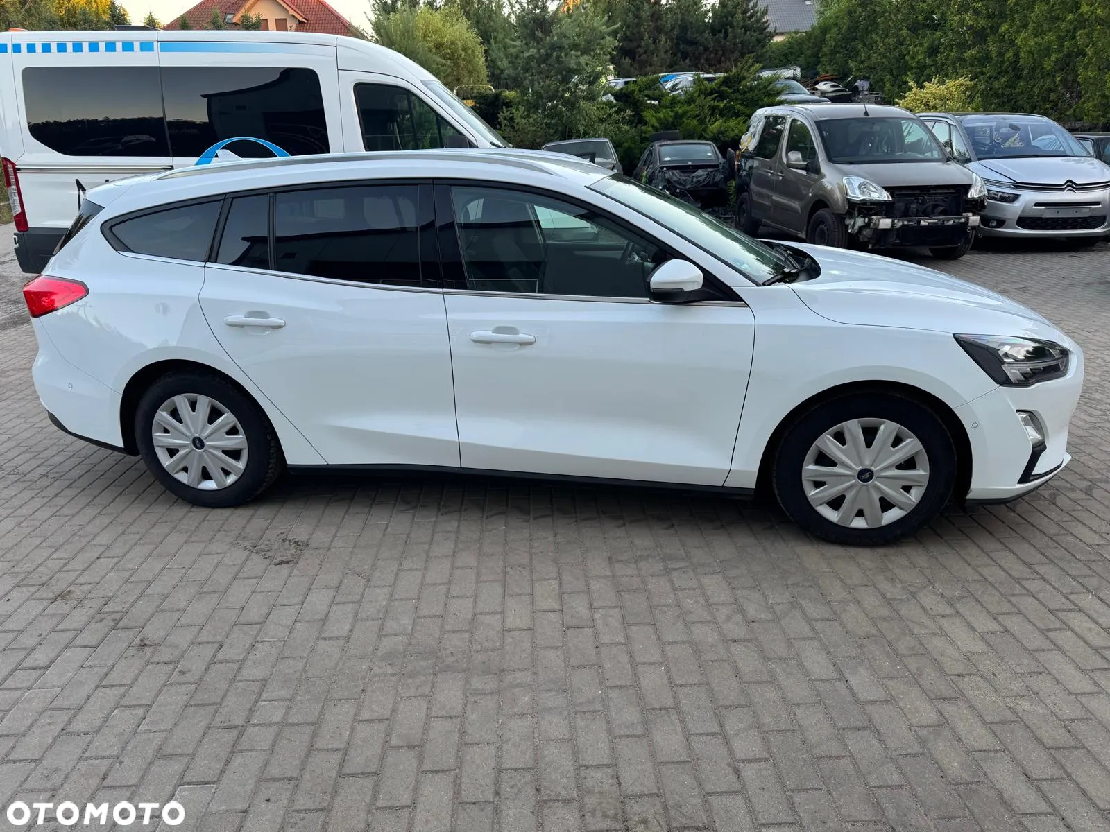 Ford Focus 1.5 EcoBlue Start-Stopp-System COOL&CONNECT DESIGN - 4