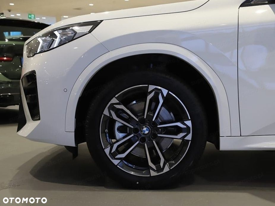 BMW iX2 - 13