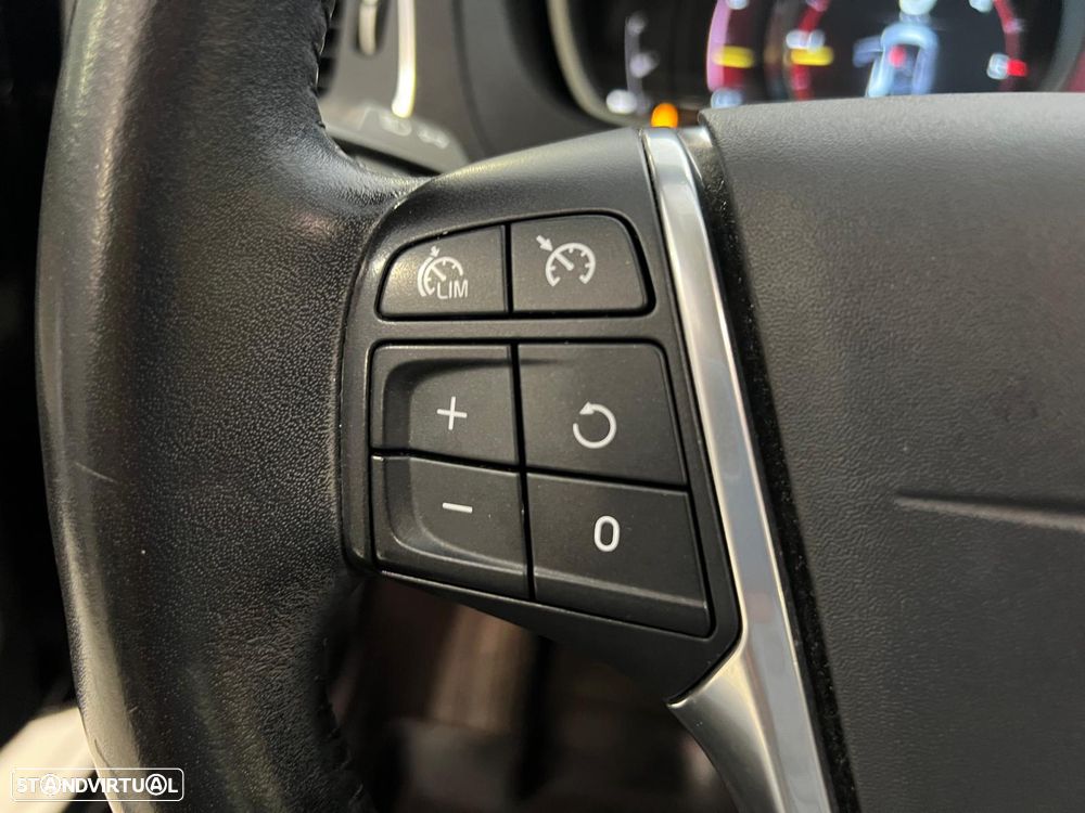 Volvo V40 2.0 D2 Momentum - 31
