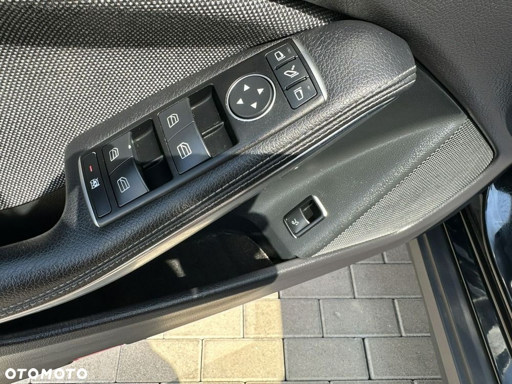 Mercedes-Benz GLA 200 7G-DCT Style - 16
