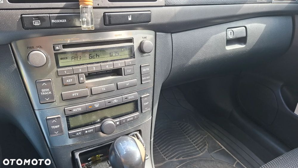Toyota Avensis 1.8 VVT-i Sol - 14