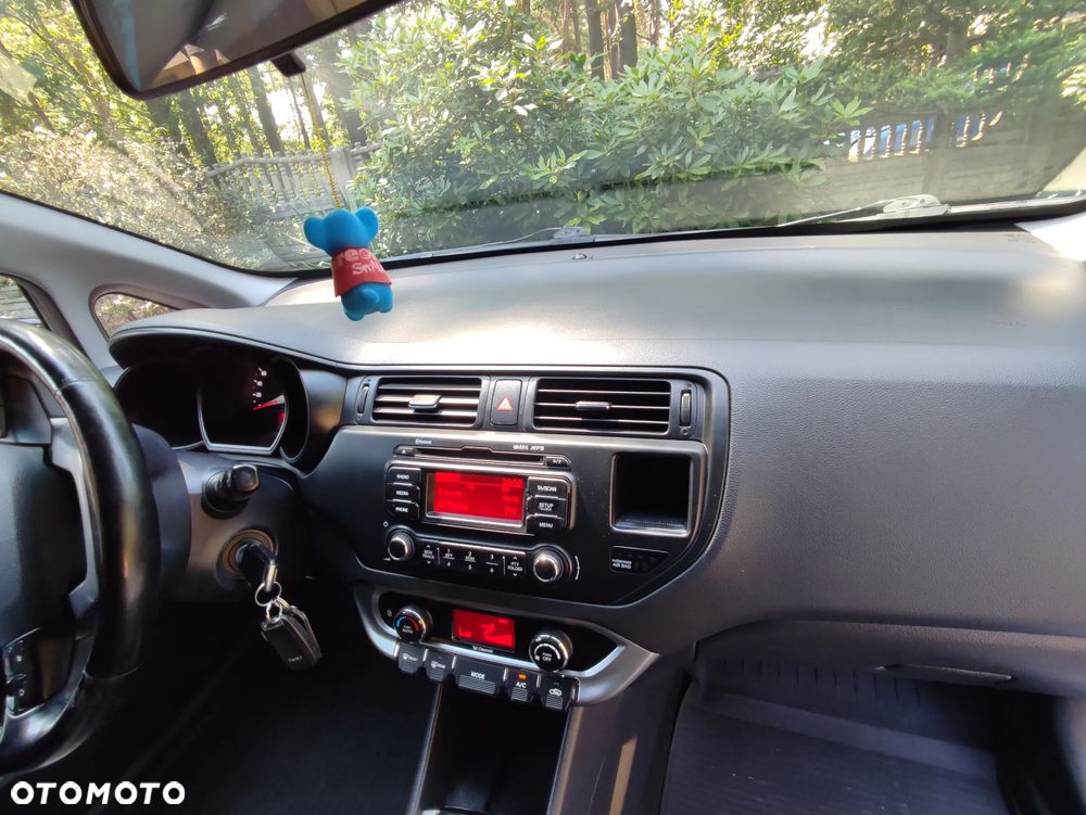 Kia Rio - 12