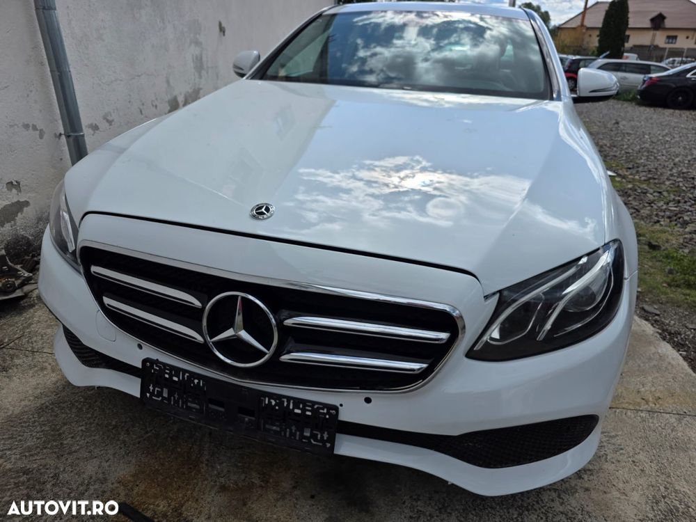 Mercedes-Benz E 220 d 4Matic T 9G-TRONIC AMG Line - 8