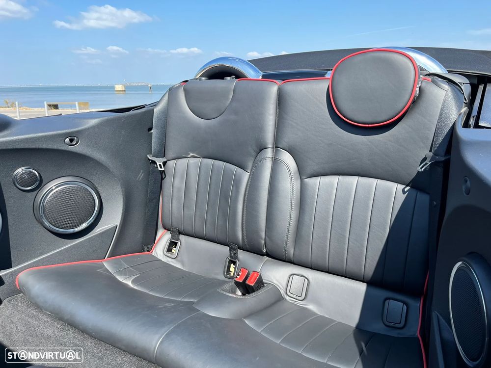 MINI Cabrio John Cooper Works - 17