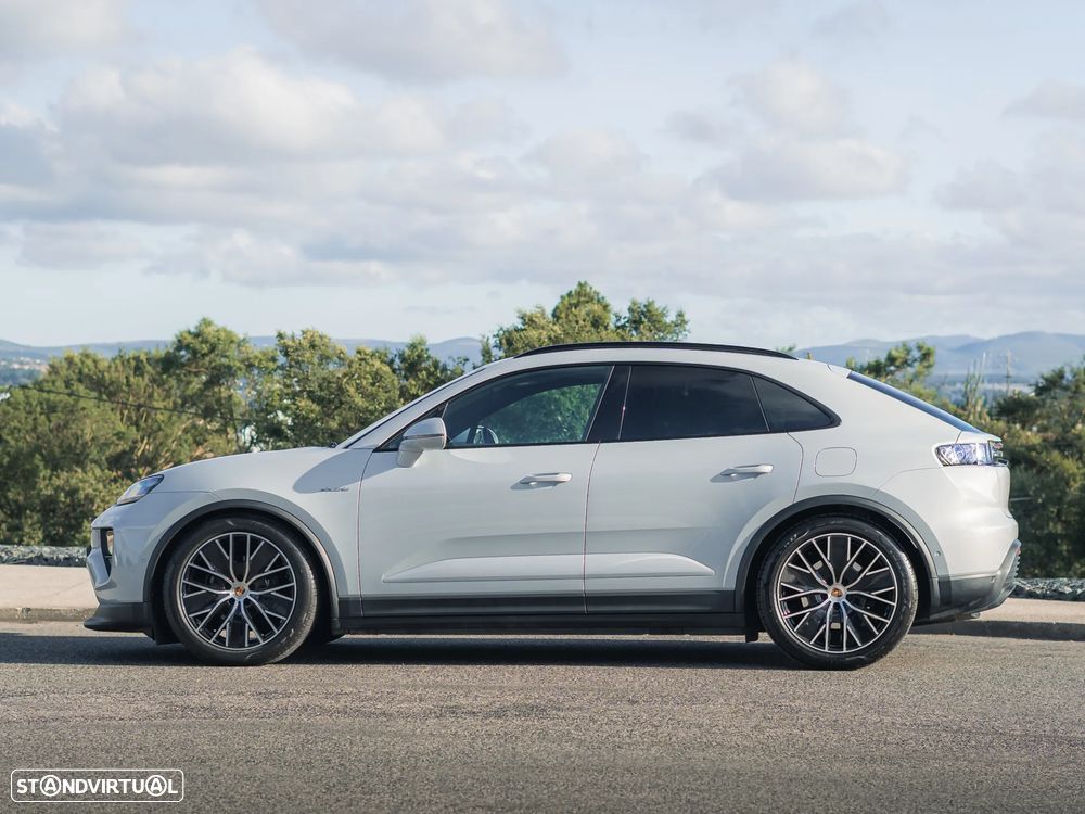 Porsche Macan Electric - 3