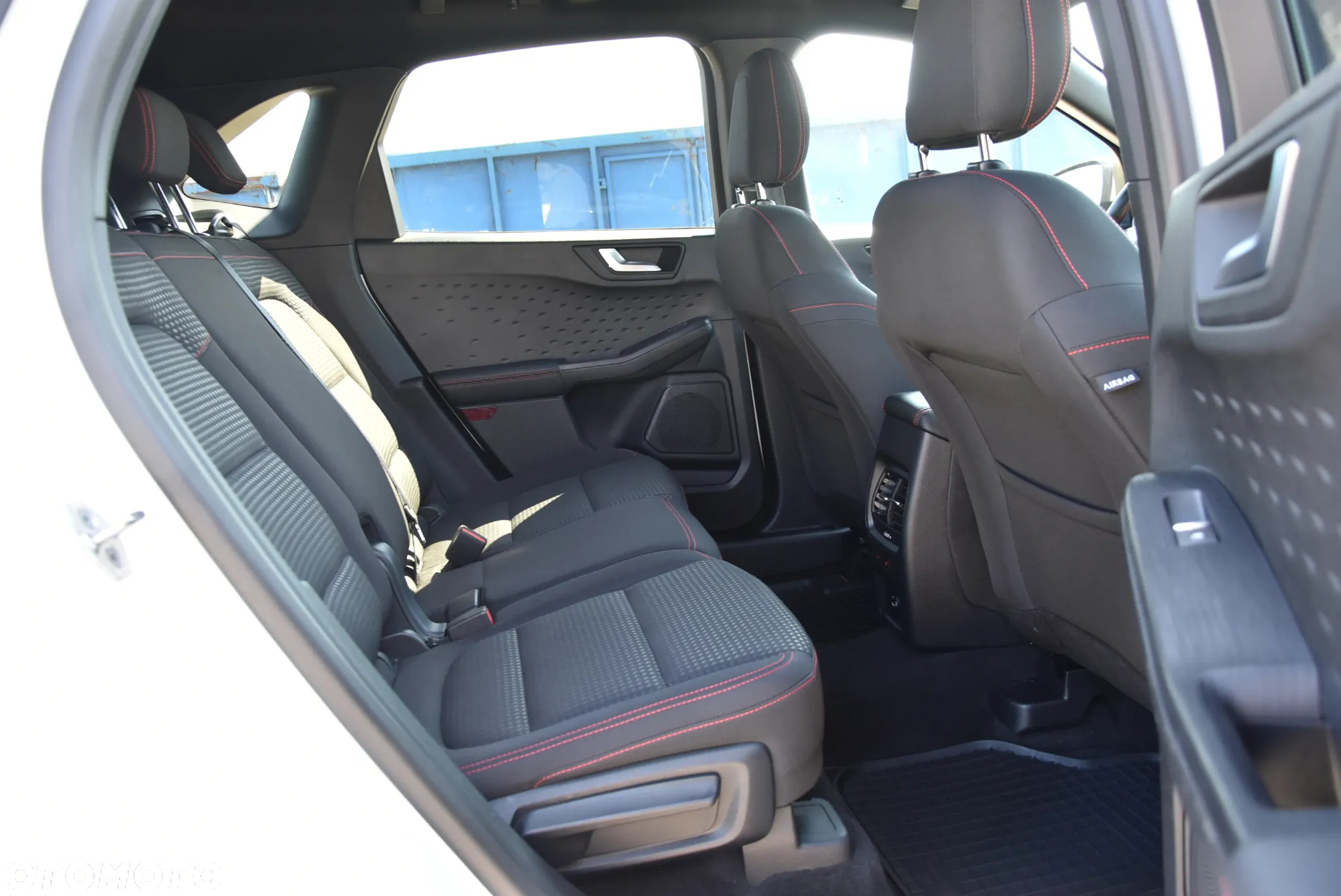 Ford Kuga 2.0 EcoBlue Hybrid ST-LINE X - 12