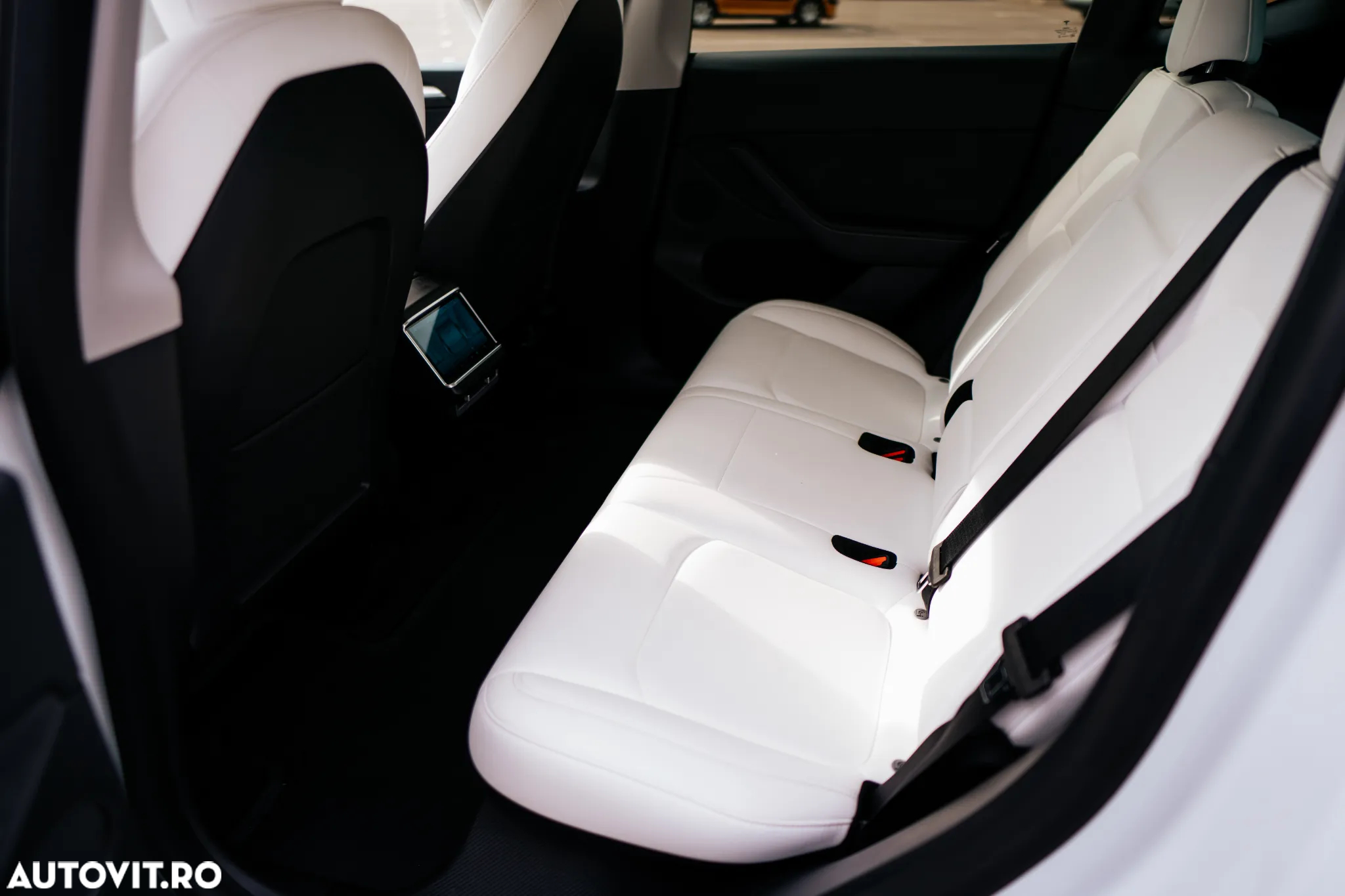 Tesla Model Y Long Range Dual Motor AWD - 10